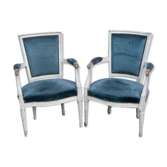 Pair of convertible armchairs in white lacquered wood