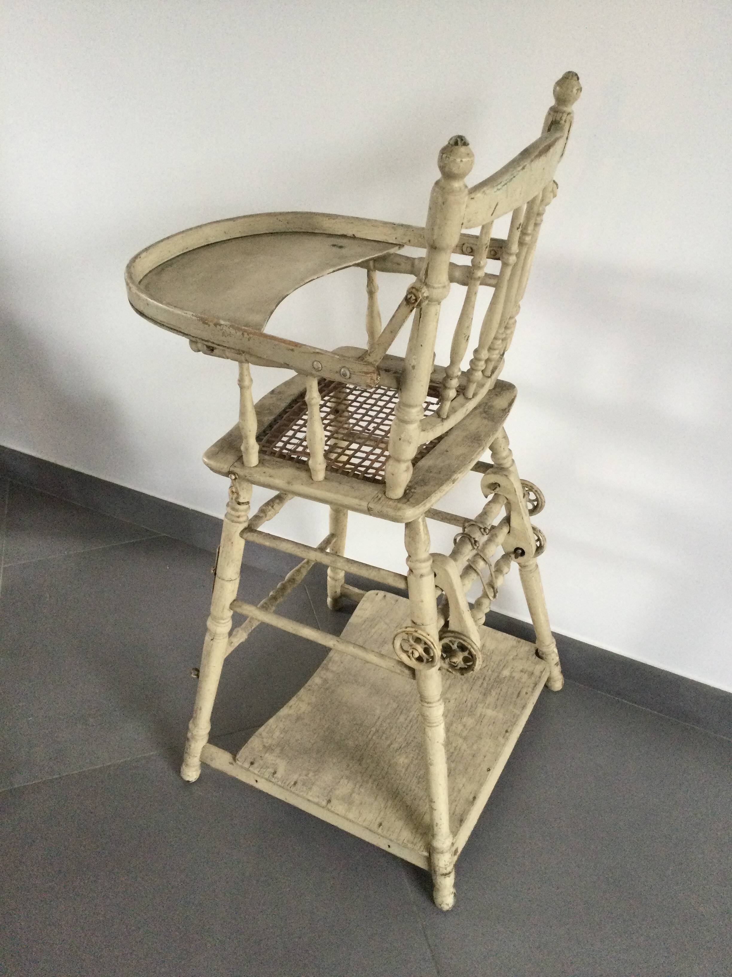 Chaise haute ancienne