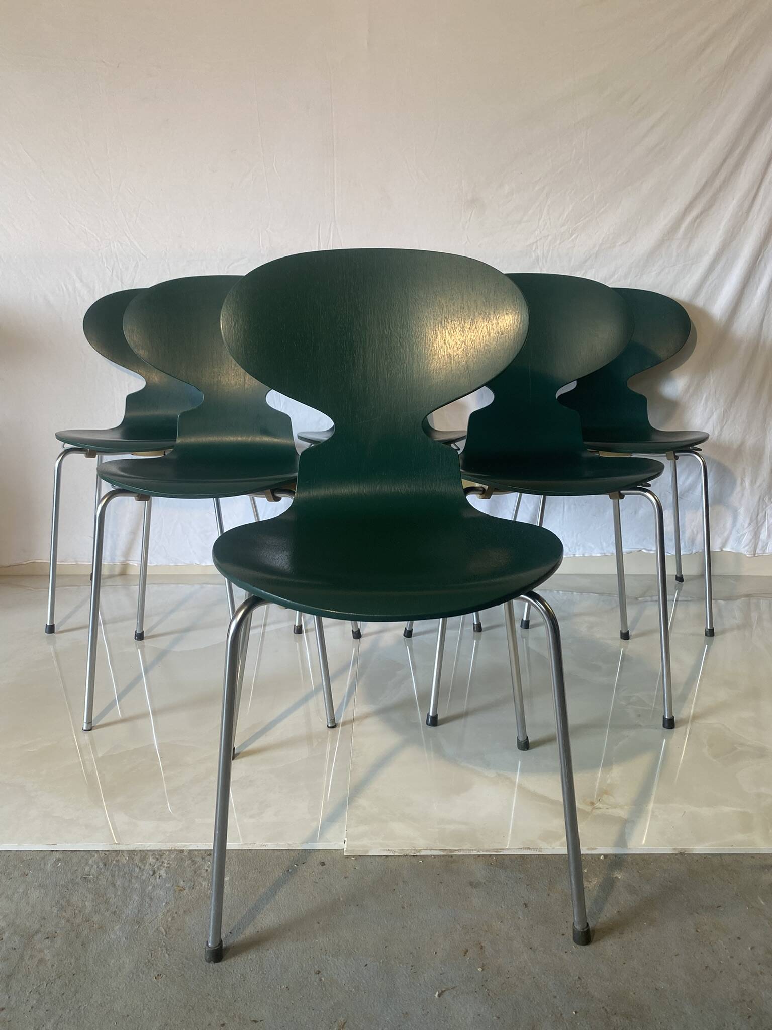 Set of 6 “Ant” chairs in dark green – Arne Jacobsen for Fritz Hansen