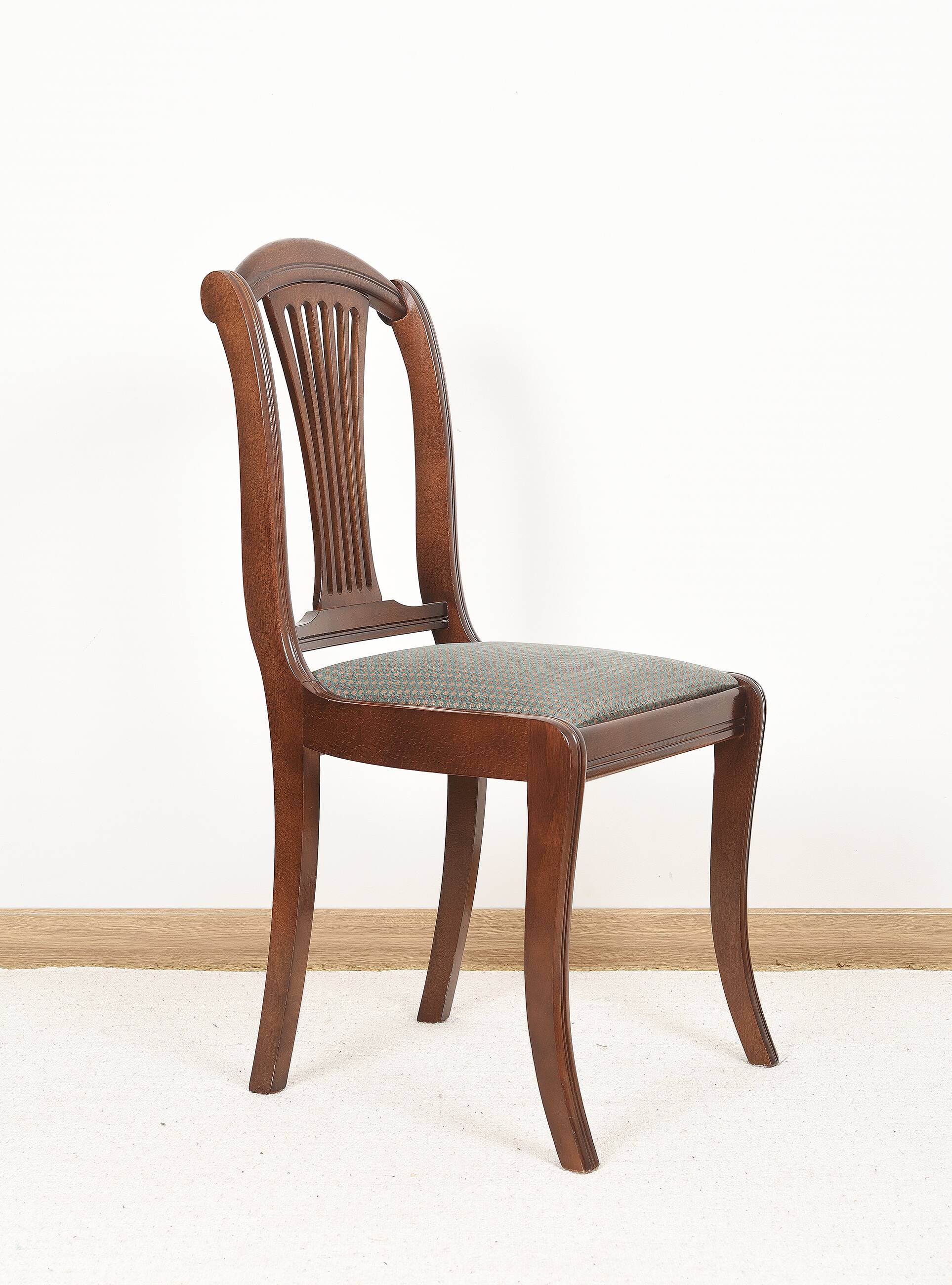 Ensemble de 4 chaises tapissées de style Art Déco pour salle à manger.