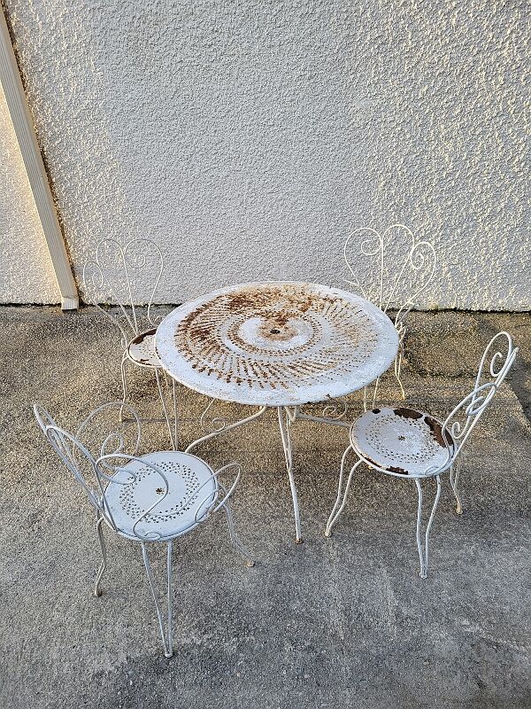 Garden furniture table with 2 armchairs and 2 chairs