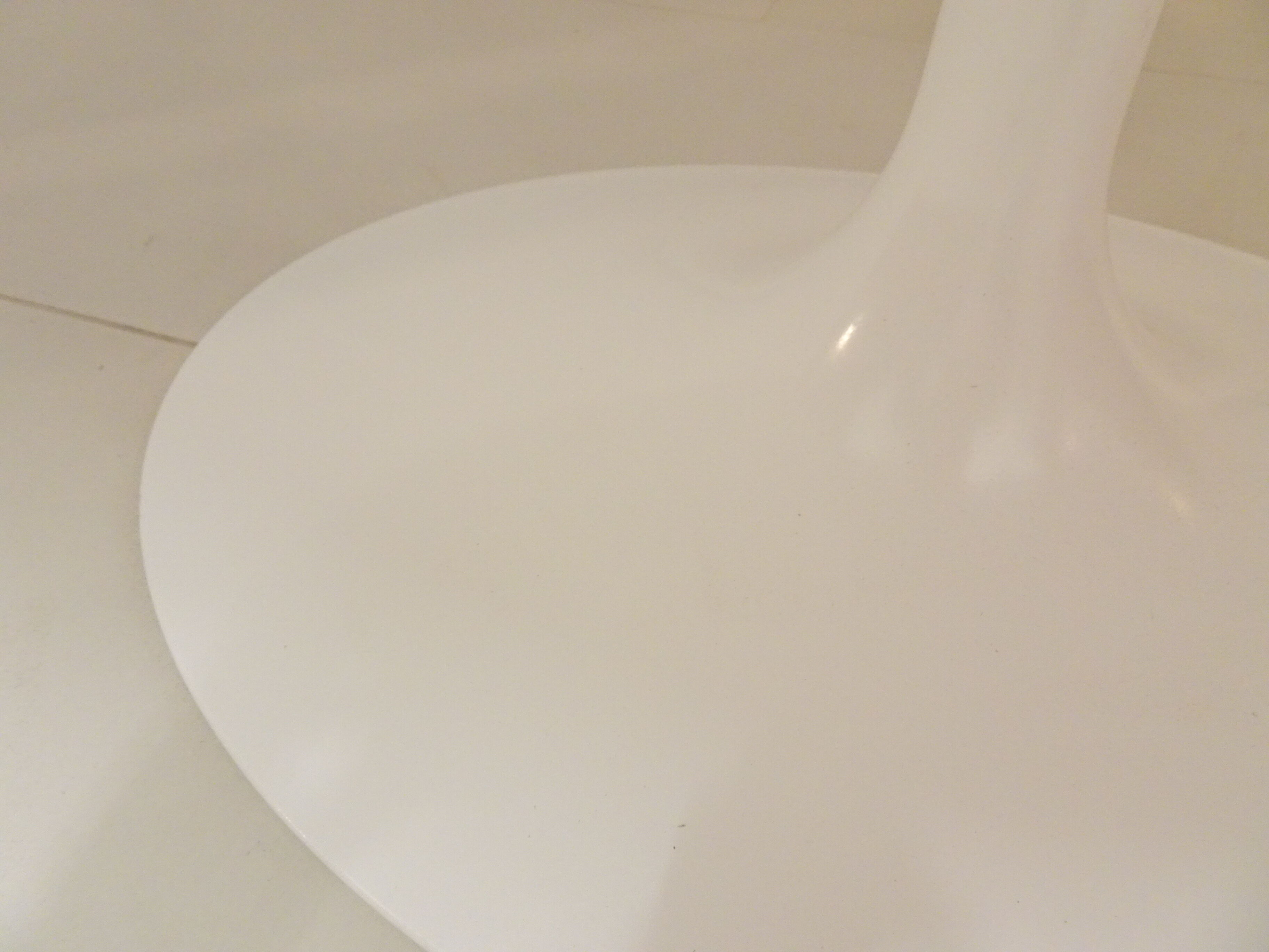 Knoll table in white square marble by Eero Saarinen