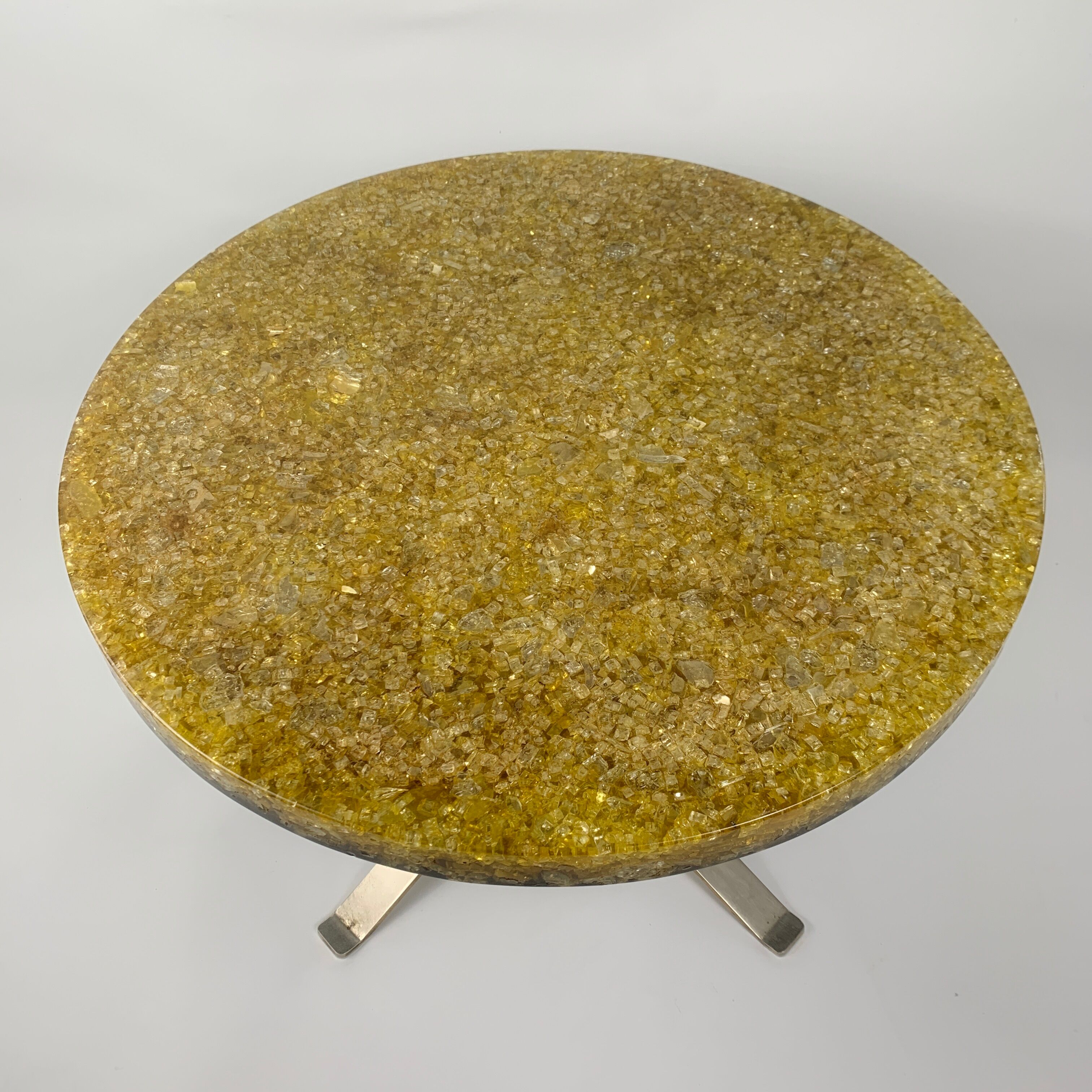 Coffee table in resin fractal kind