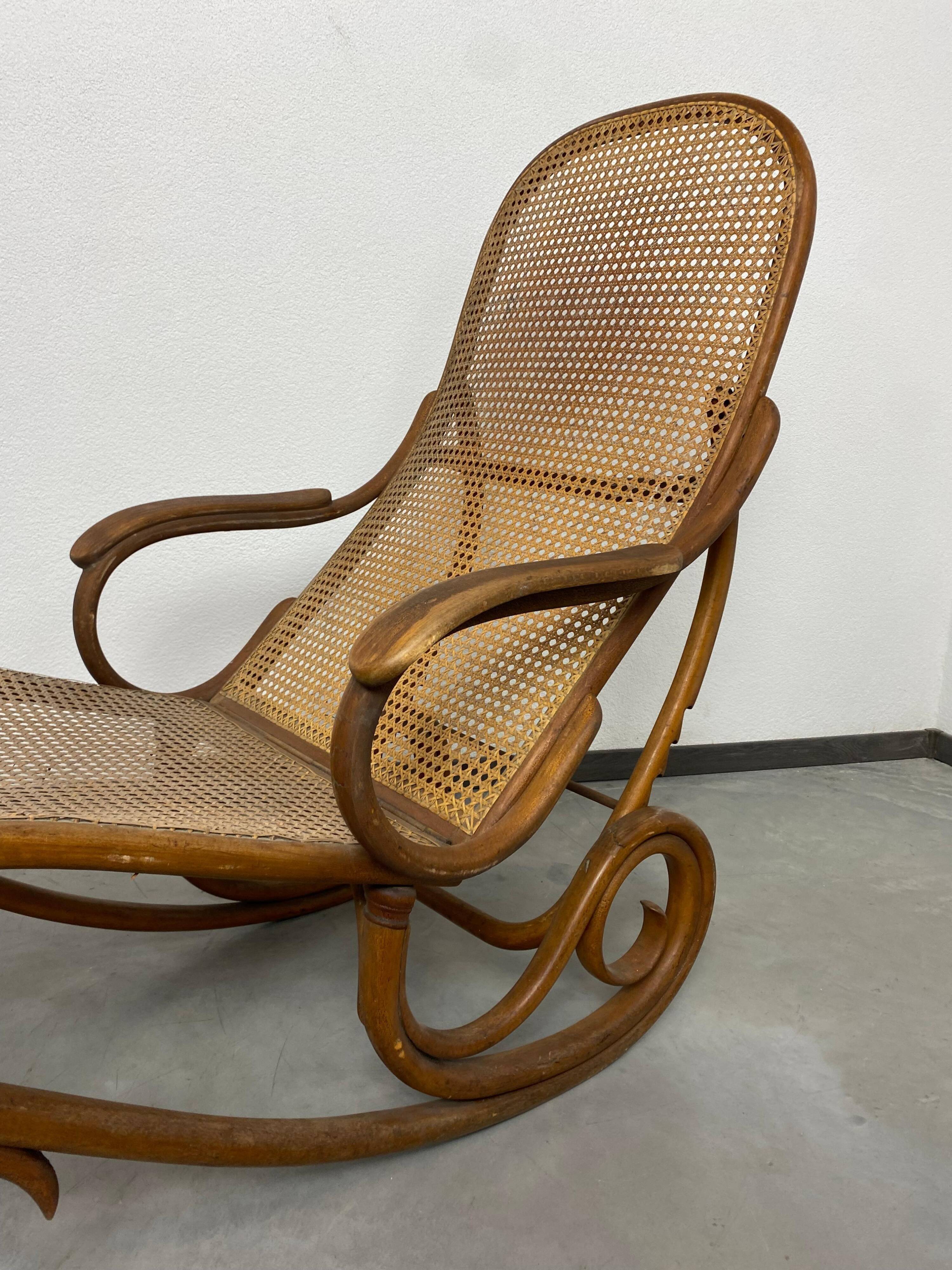 Lit de jour en bois courbé n°2 par Thonet