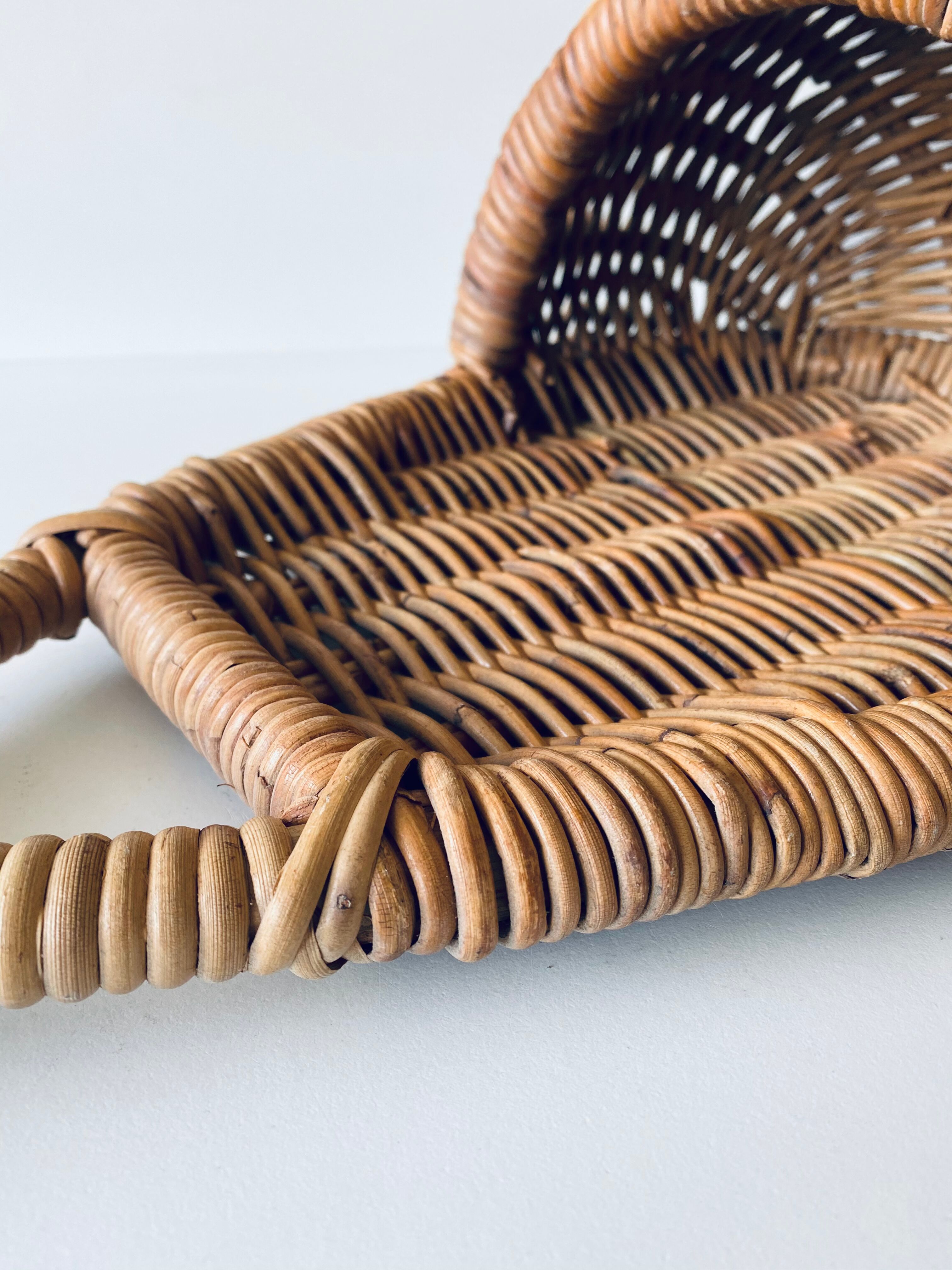 Vintage wall basket in rattan
