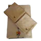 Nappe " Fleurie " brodée main et ses 12 serviettes années 80