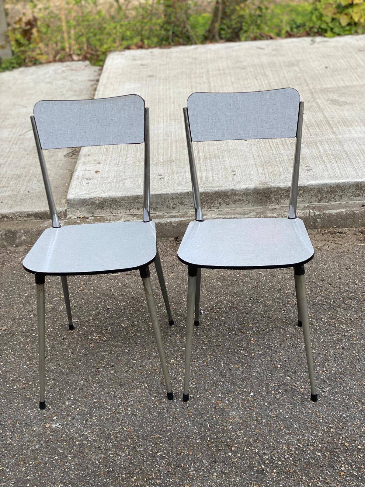 2 chaises formica beige et acier 1980
