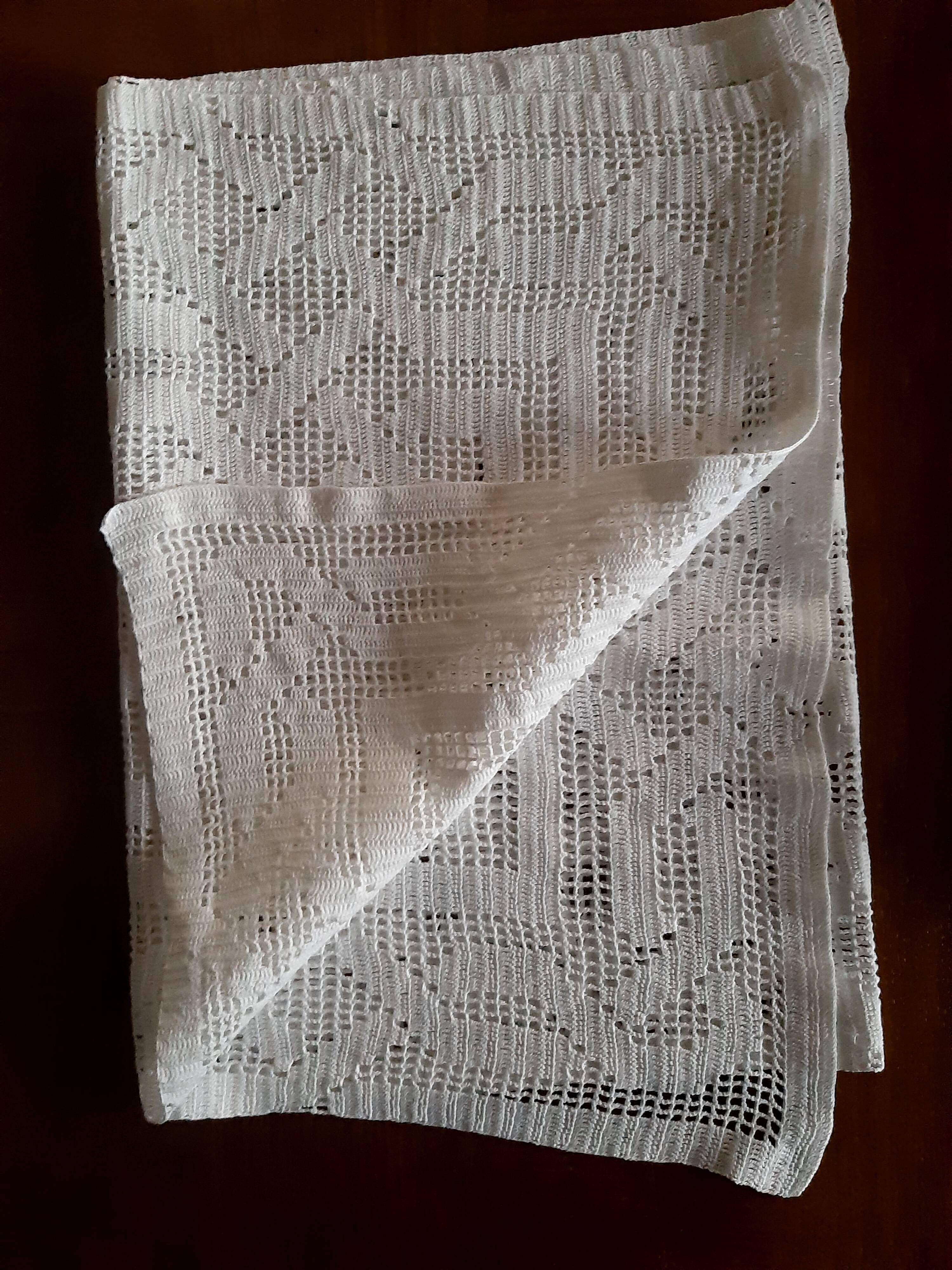 Crocheted table path