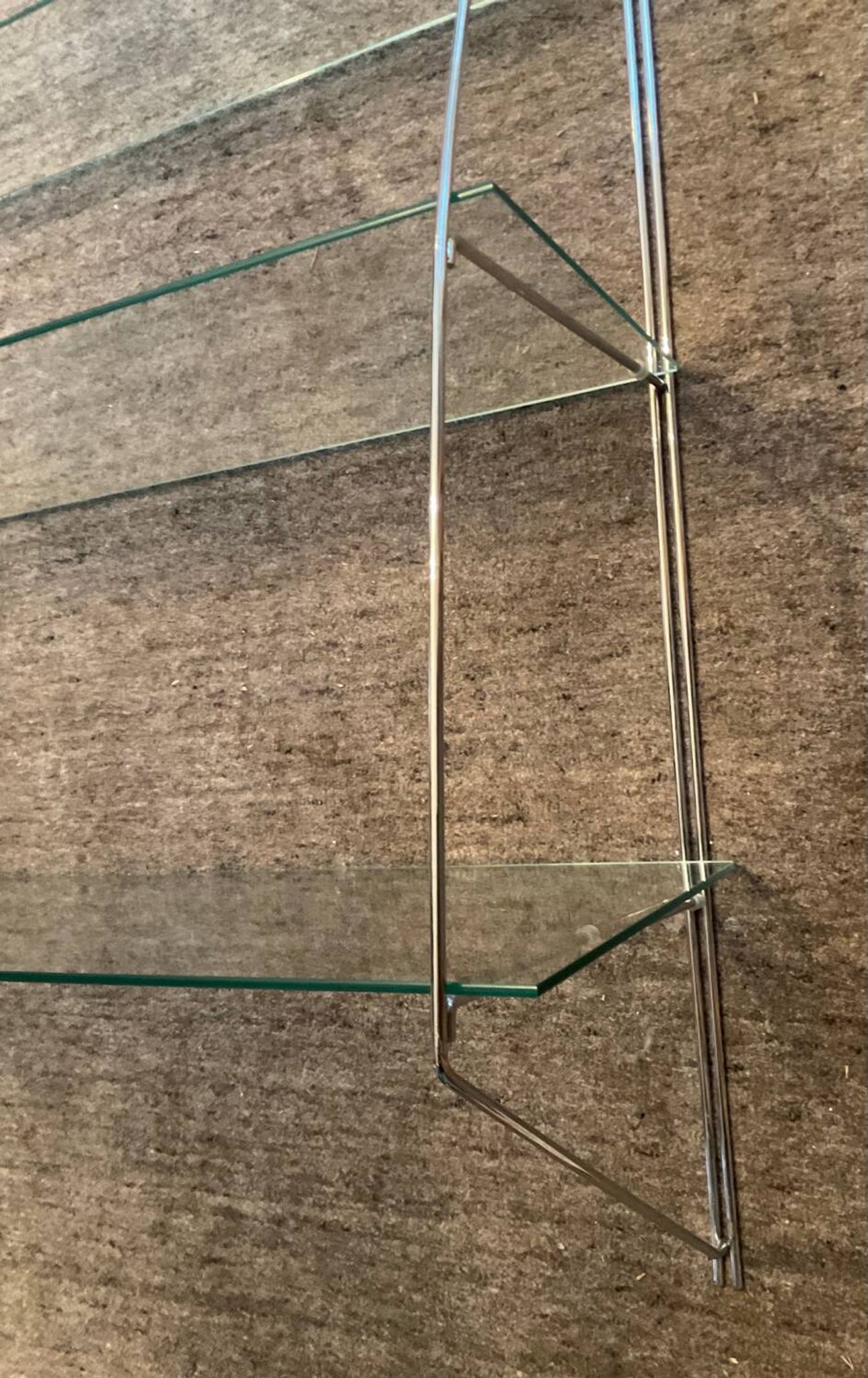 Étagère design demi lune en métal chromé et verre