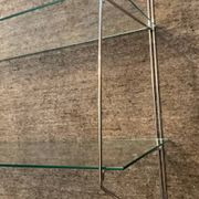 Étagère design demi lune en métal chromé et verre