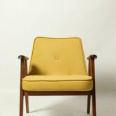 Fauteuil vintage peluche jaune velours moelleux bois foncé 1962 design par Chierowski