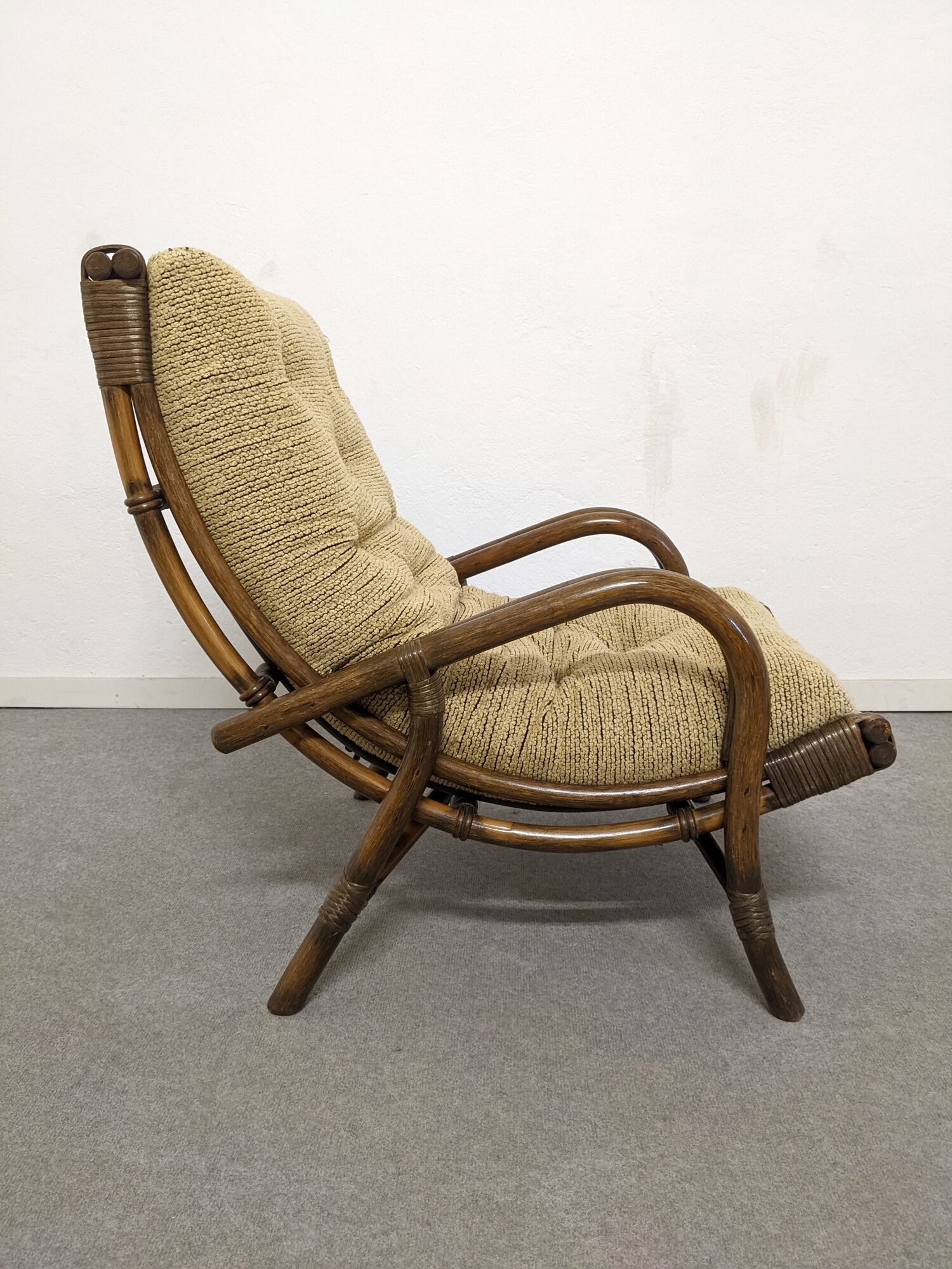 Living room in bamboo and rattan of the 60s/70s (4 armchairs 2 ottomans 1 coffee table + cushions)