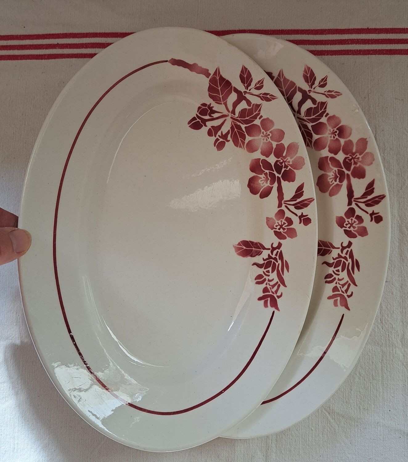 Duo of oval dishes