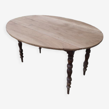 Folding oval table