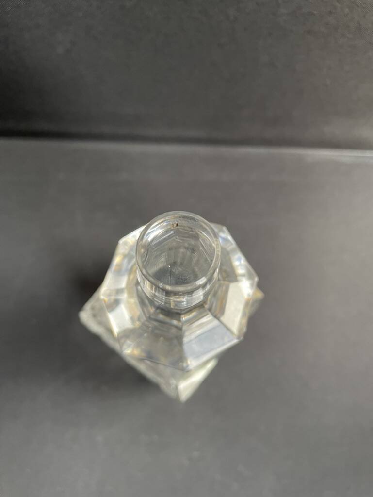 Alcohol carafe – Cut crystal - 19th century