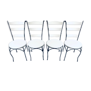 chaises blanches en bois