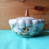 Le Moustiers candy or sugar bowl in the shape of a pattypan