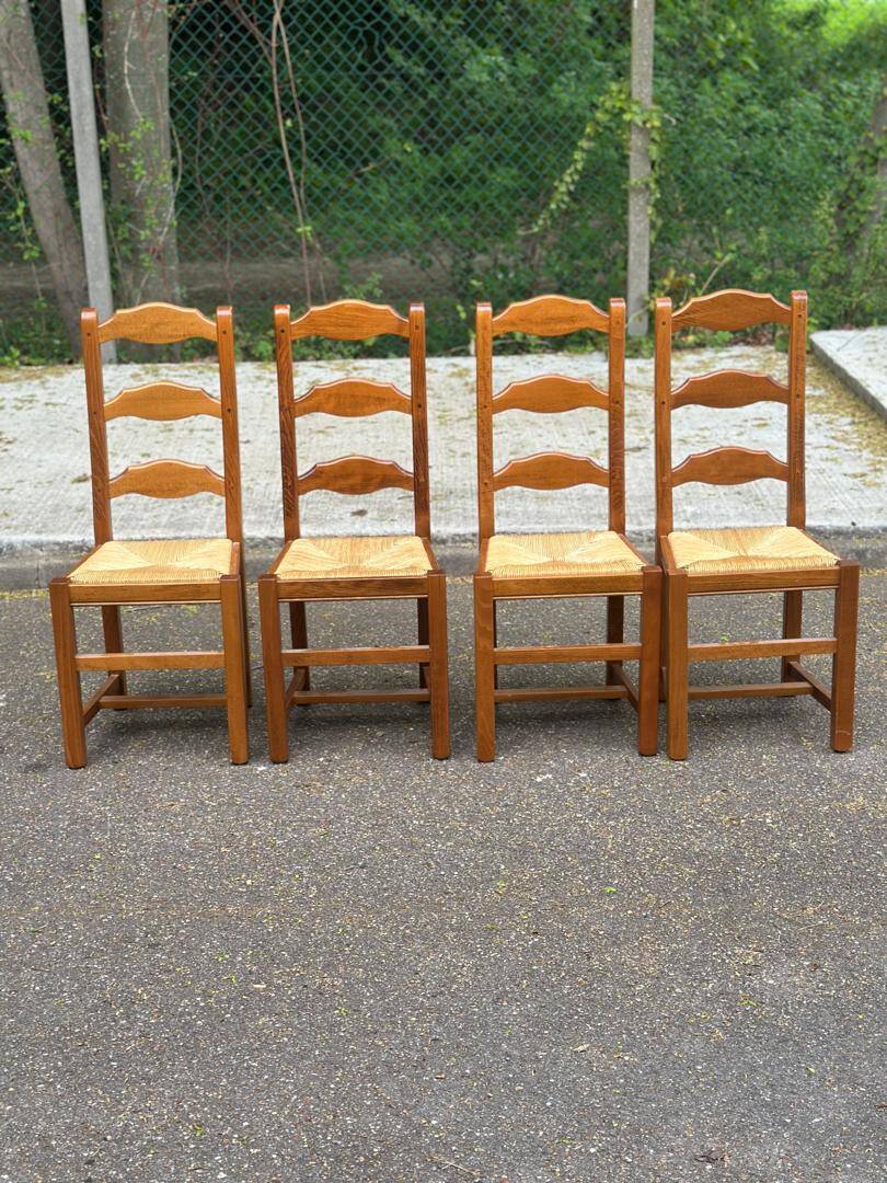 4 solid wood dining chairs with straw seats, farmhouse style, medium oak, 20th century, 105cm.