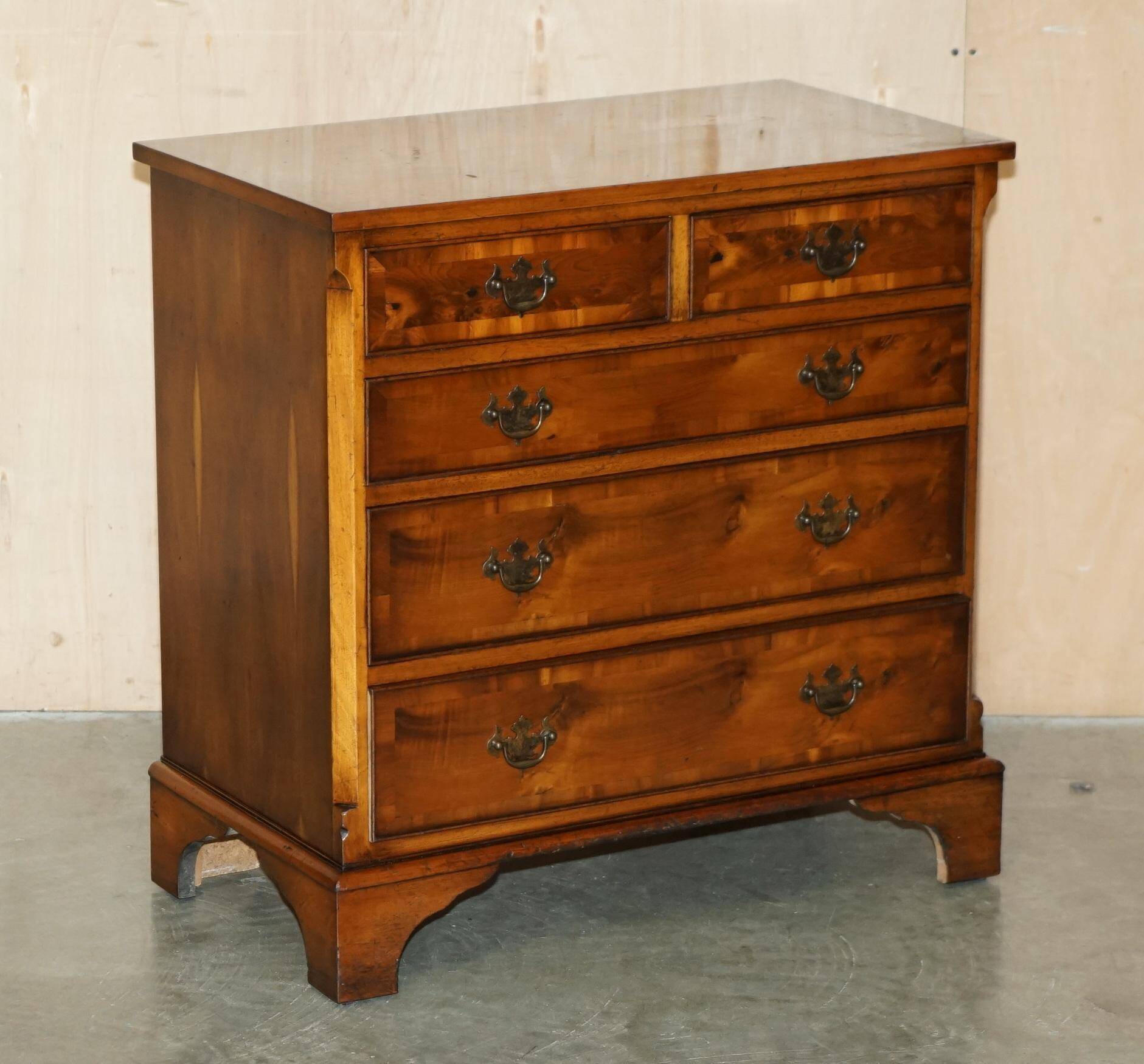 Georgian commode in yew wood with burr and burl grain, medium size.