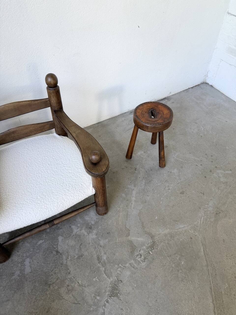 Three-legged shepherd stool oak