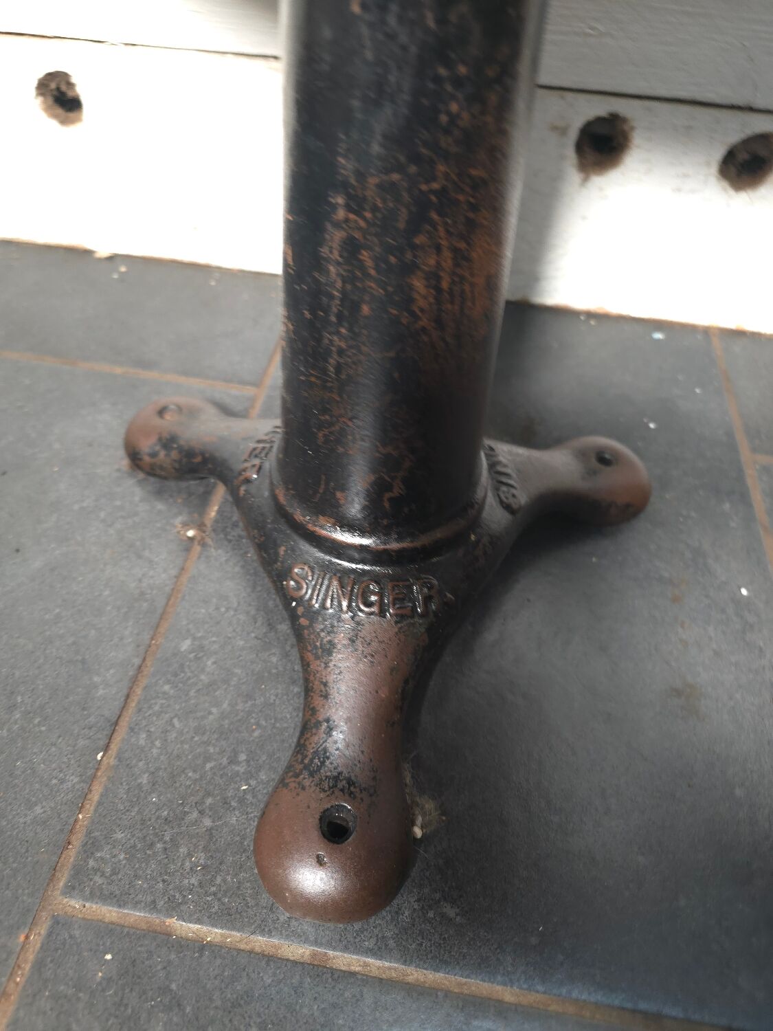 Chaise industrielle en fonte vintate singer 