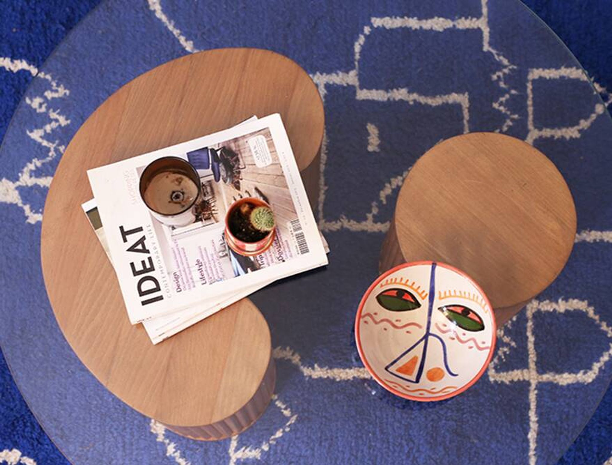 Table en bois de sapin et verre faite-main au Maroc
