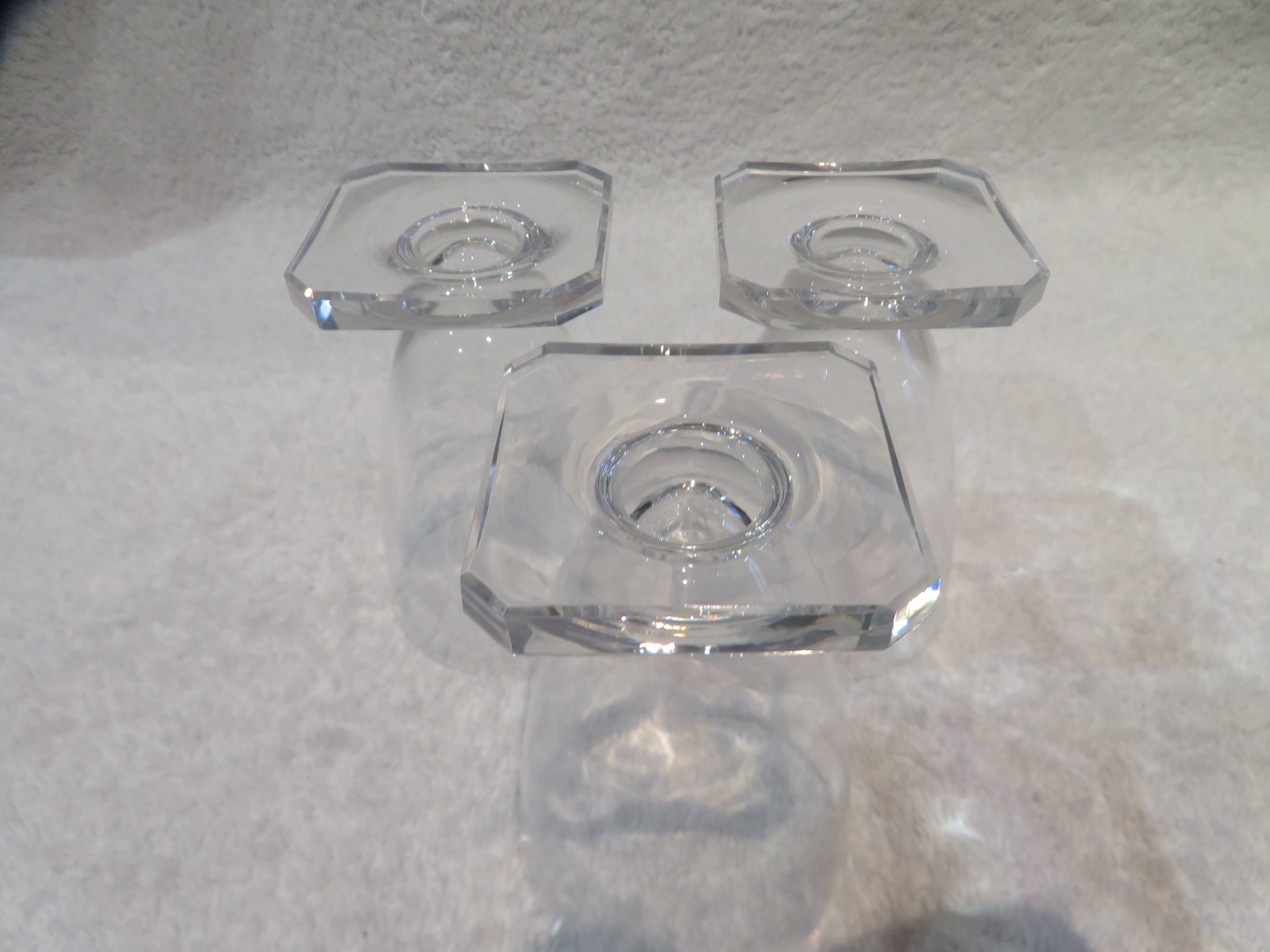 3 white wine glasses 11cl Daum crystal with square art deco base h 9.3cm