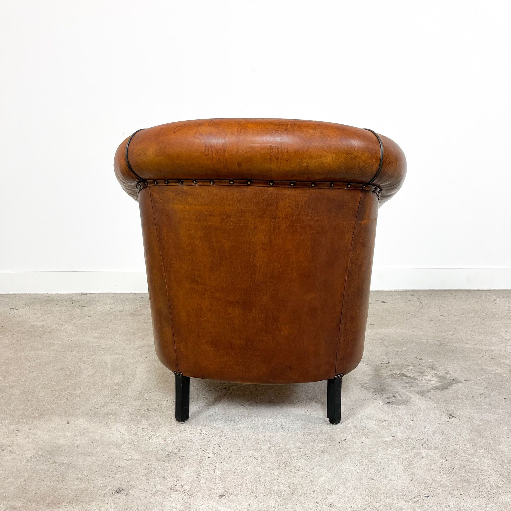 Vintage sheep leather club chair tub by Lounge atelier