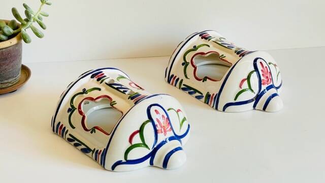 2 Vintage ceramic wall lights