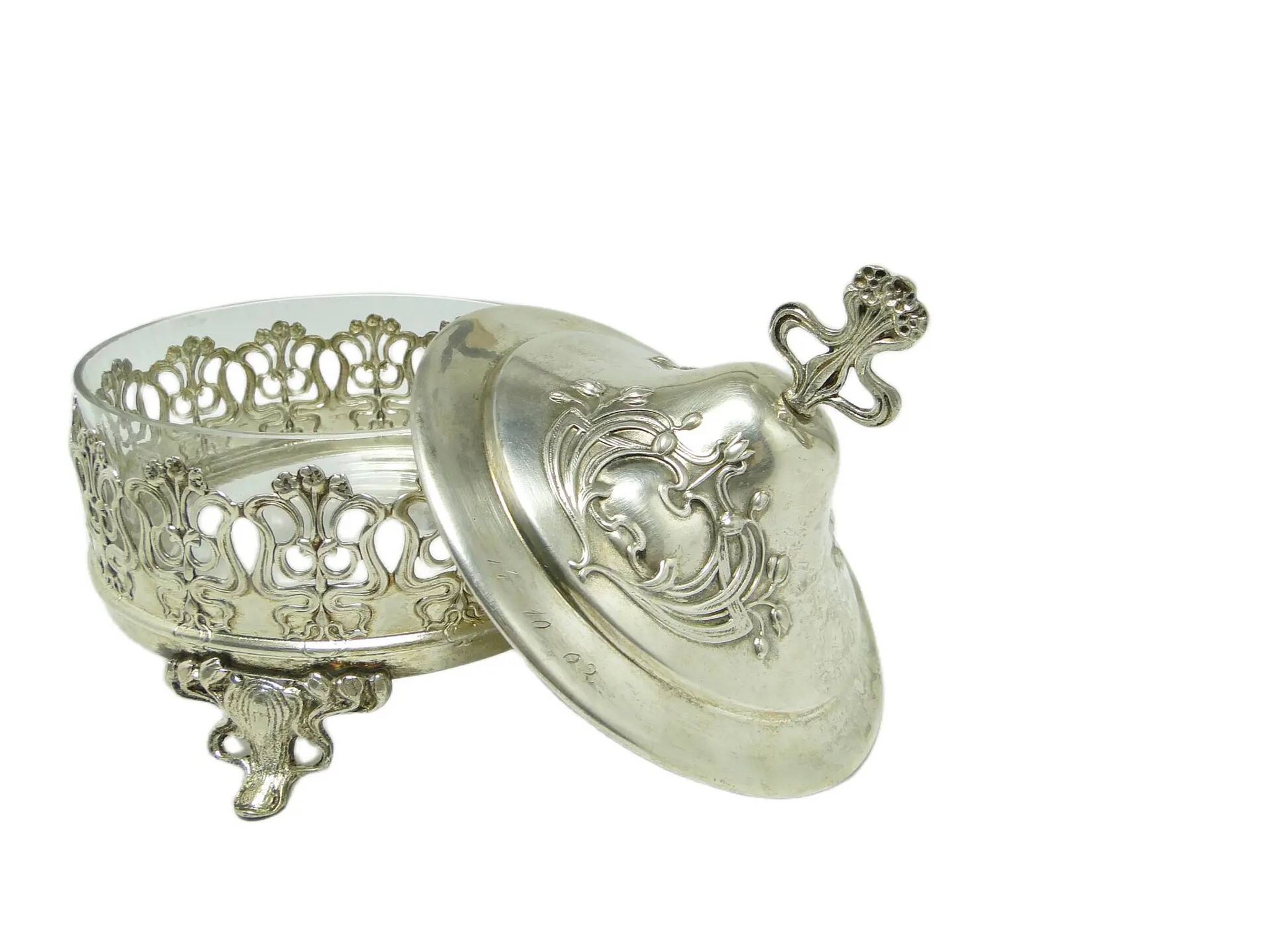 Bonbonniere, Art Nouveau, silver-plated brass, Germany, early 20th century