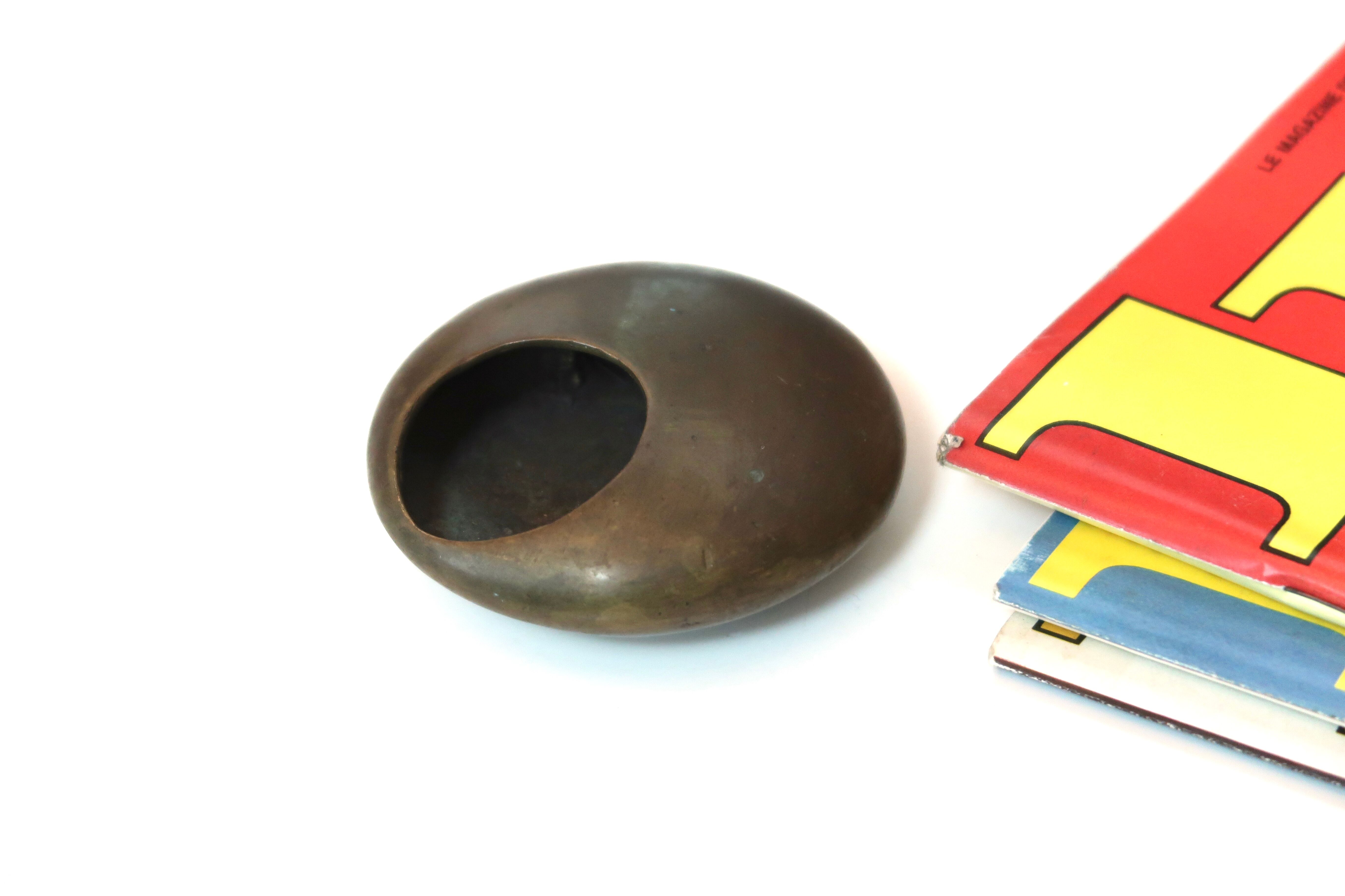 Modernist ashtray bronze pellet, 50s