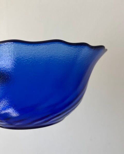 Arcoroc cup in blue glass