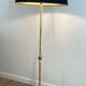 Lampadaire de parquet de style néoclassique en laiton à pieds griffes de la Maison Jansen