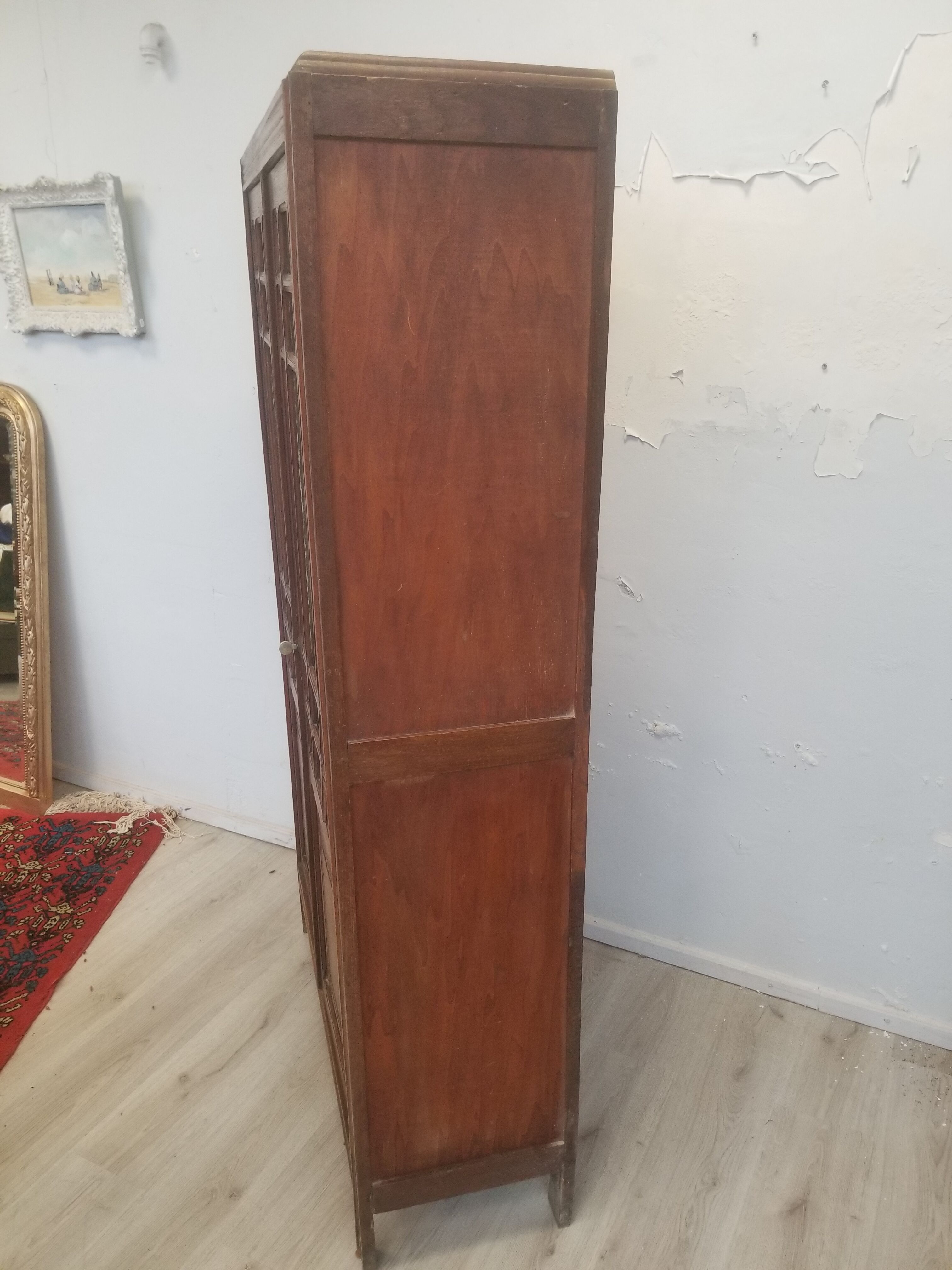 Glass cabinet