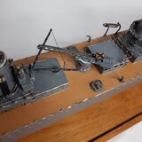Maquette de navire de guerre croiseur "Emile Bertin" en métal peint 90 cm avec socle