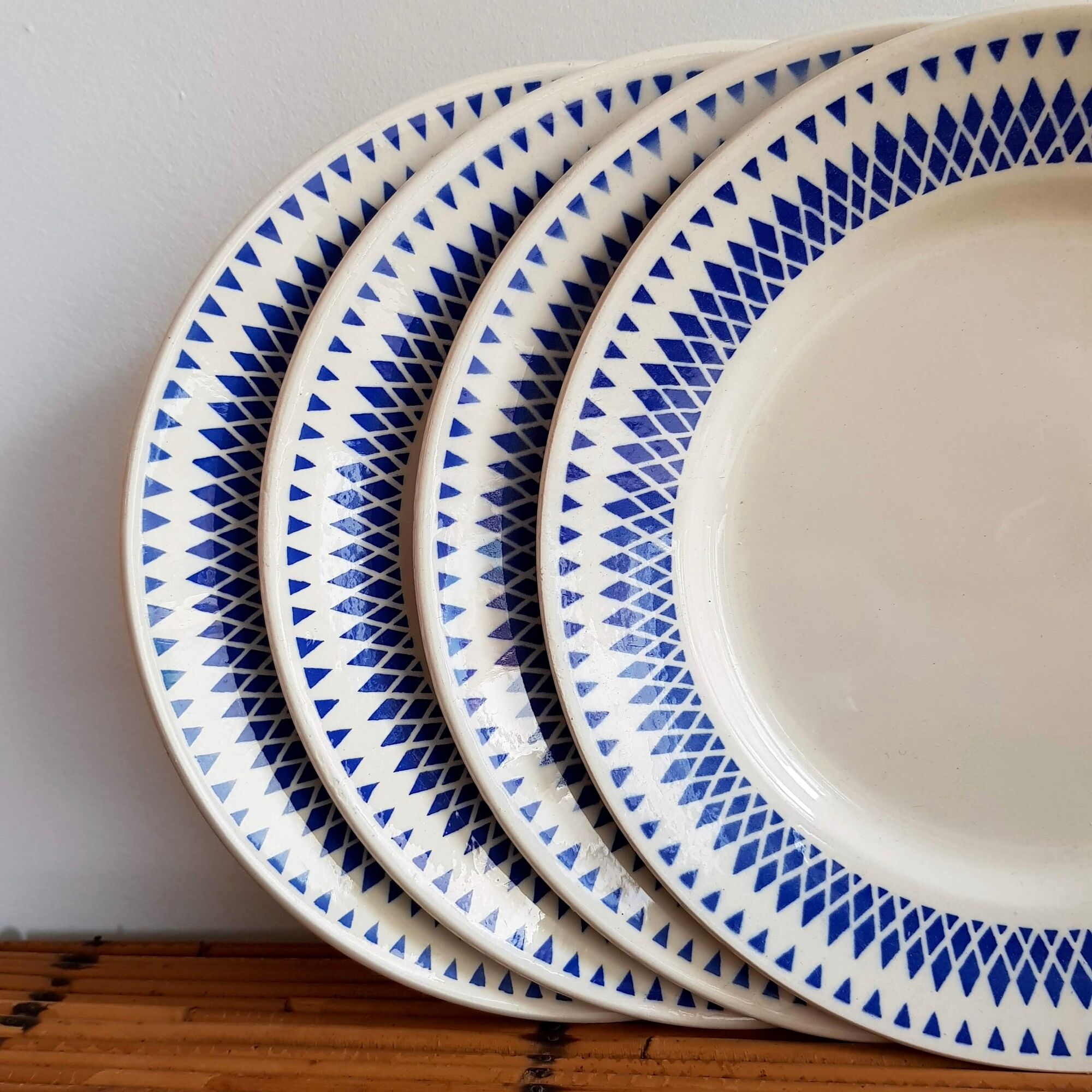Set of 4 flat plates Badonviller blue geometric décor on cream background