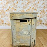 Oil can storage box