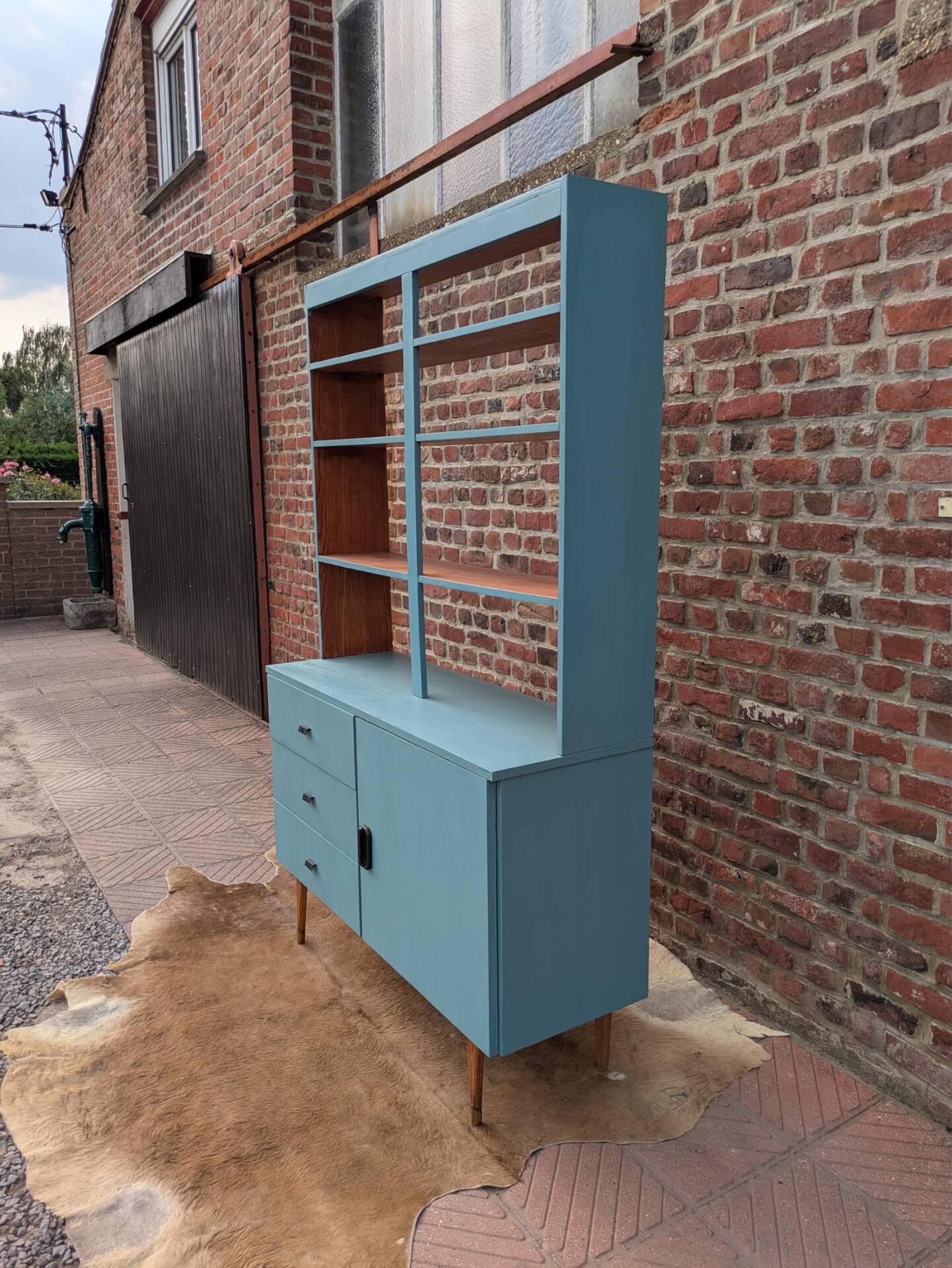 Buffet vintage peint