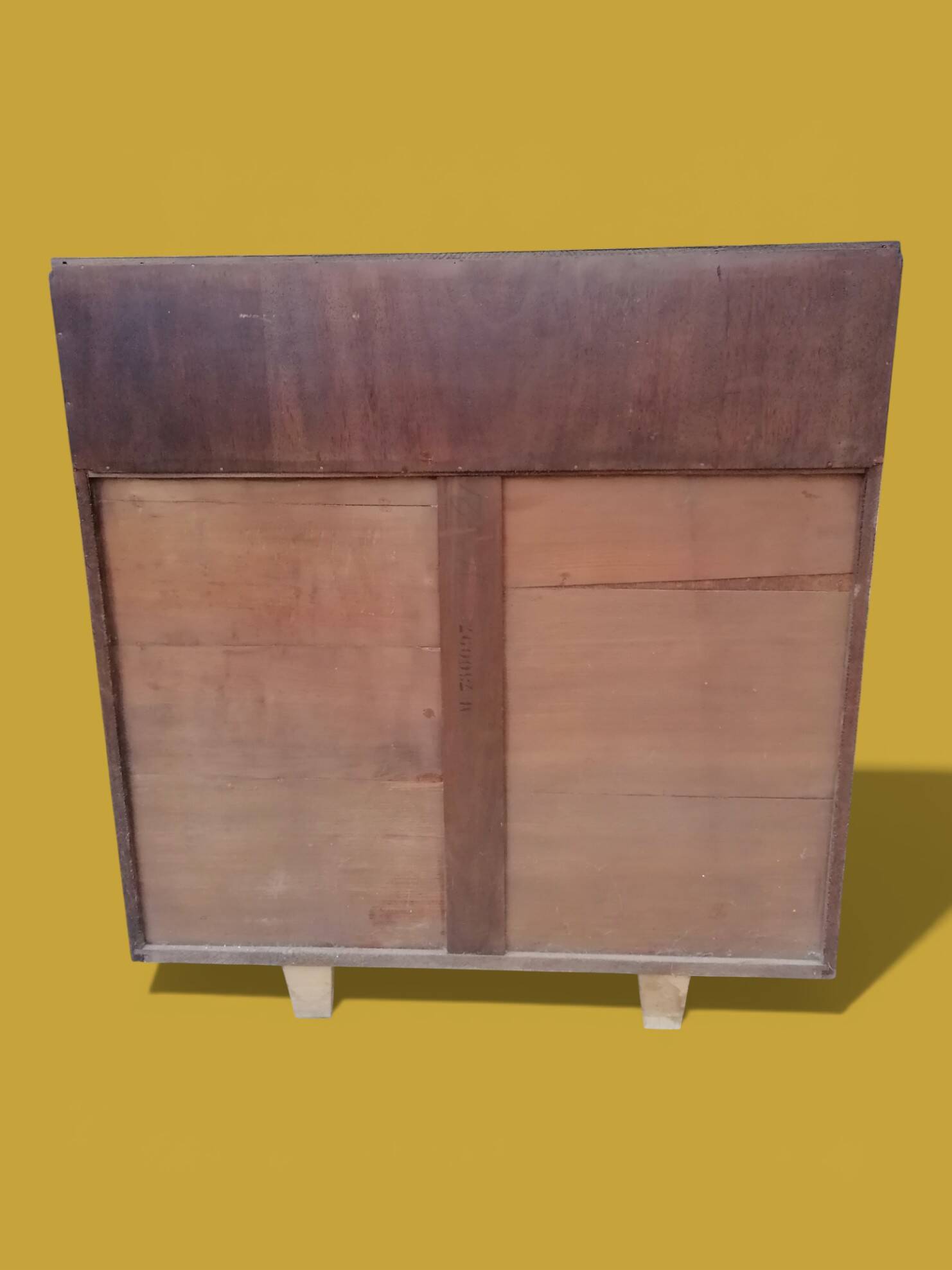 Petit buffet art déco en bois de plaquage.