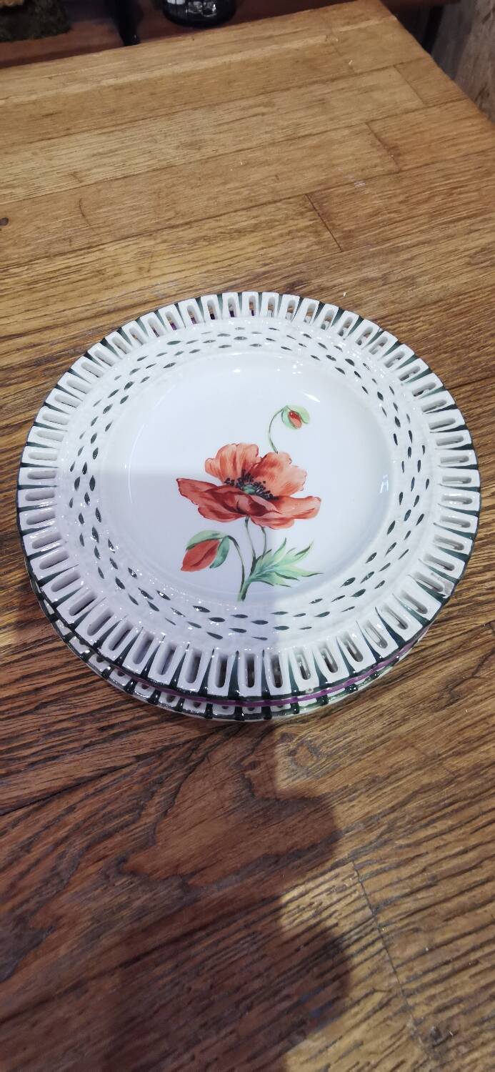 Charming set of 3 small rovina épinal plates