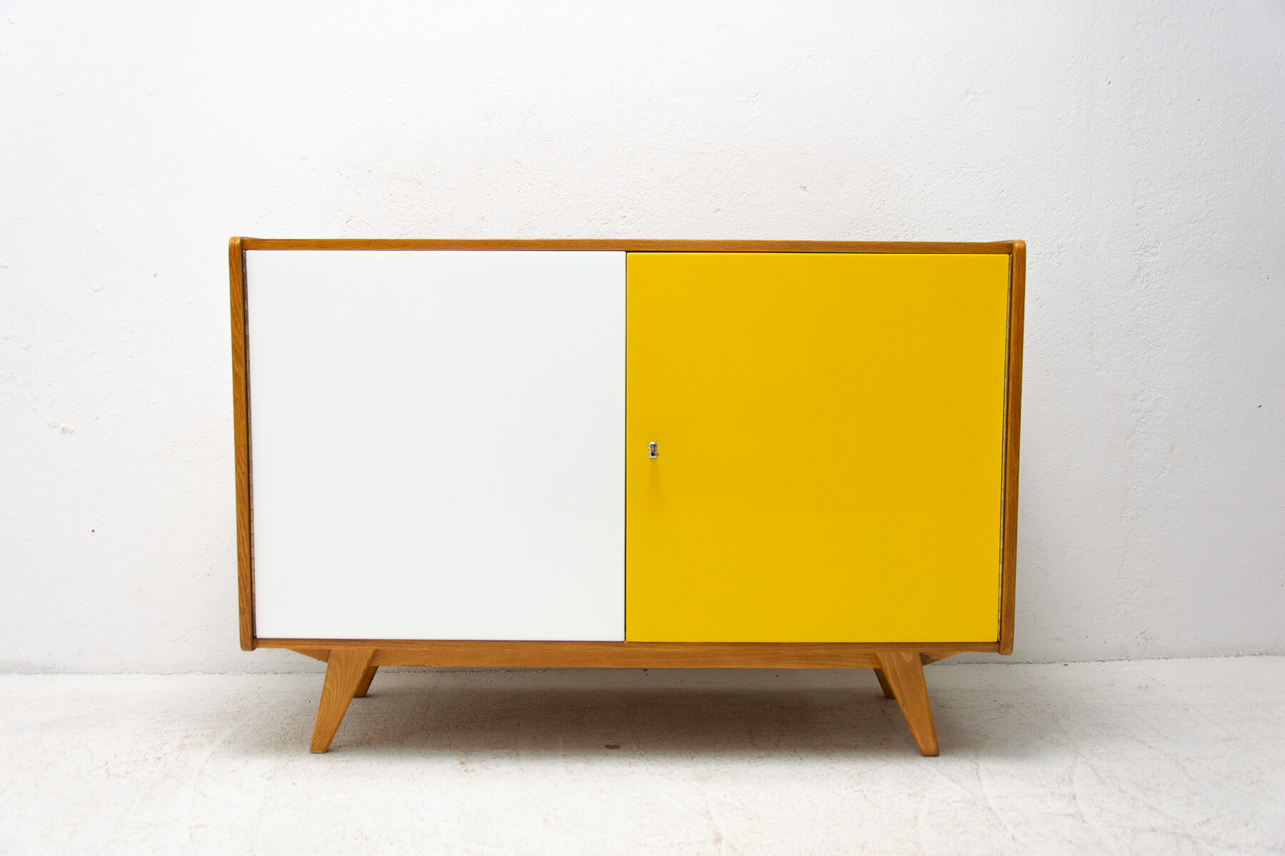Enfilade U-450 par Jiří Jiroutek, années 1960, Tchécoslovaquie