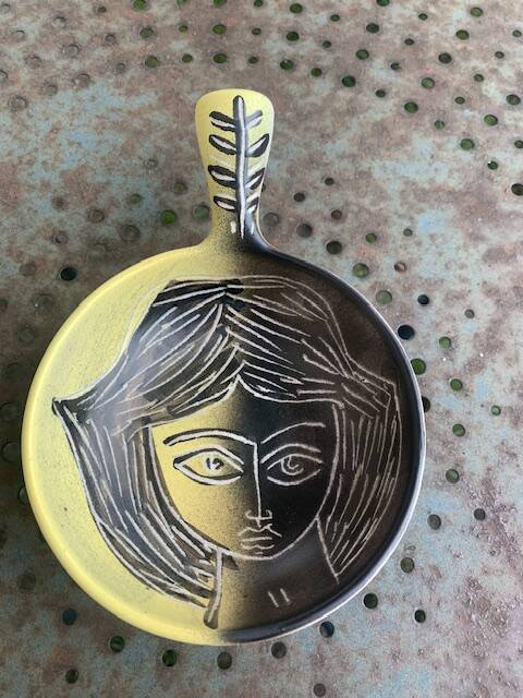 Bowl, pan with a female face engraved in enameled ceramic helene Ugo vallauris vintage