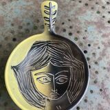 Bowl, pan with a female face engraved in enameled ceramic helene Ugo vallauris vintage