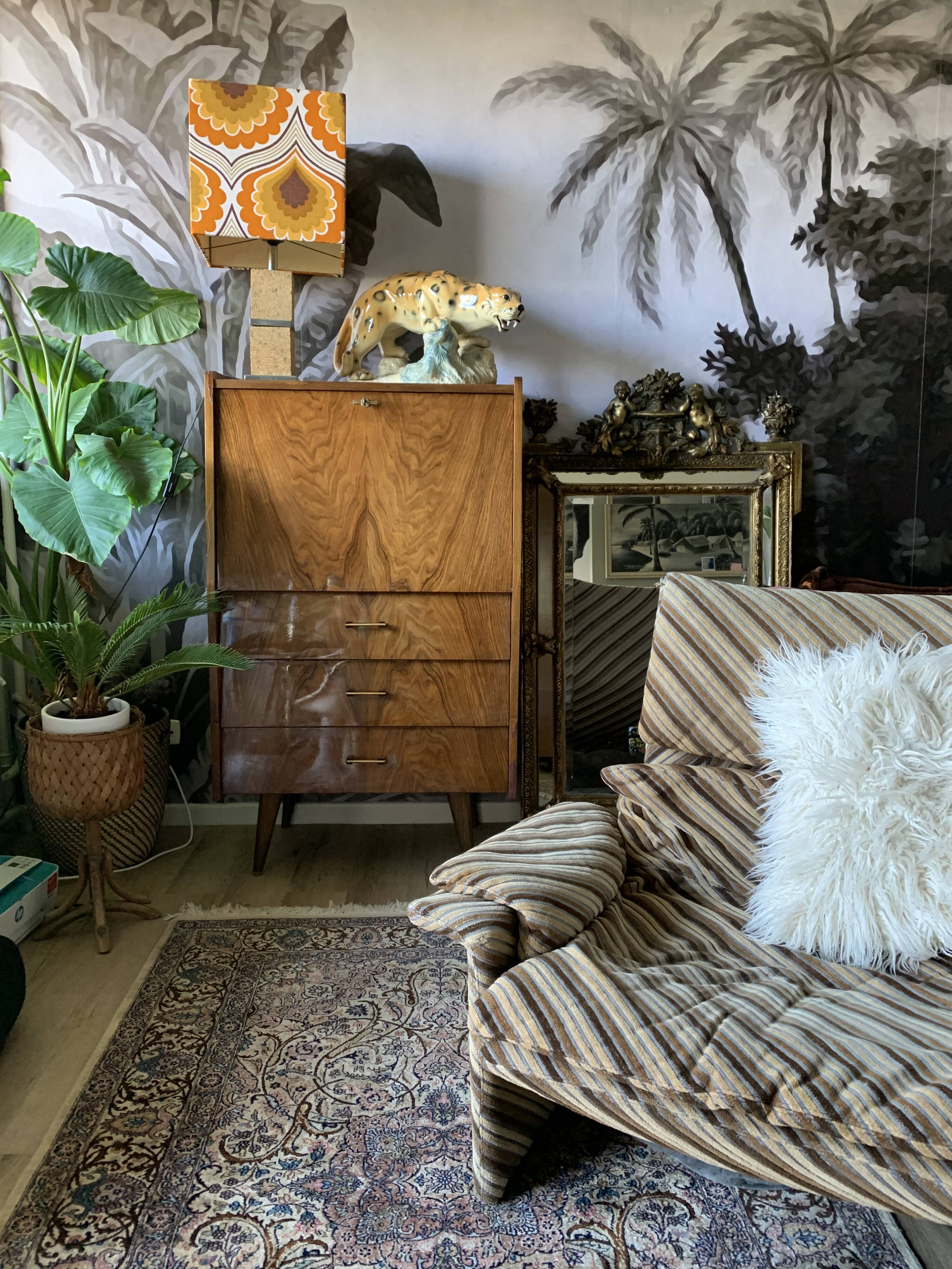 Secretary 70 feet compass