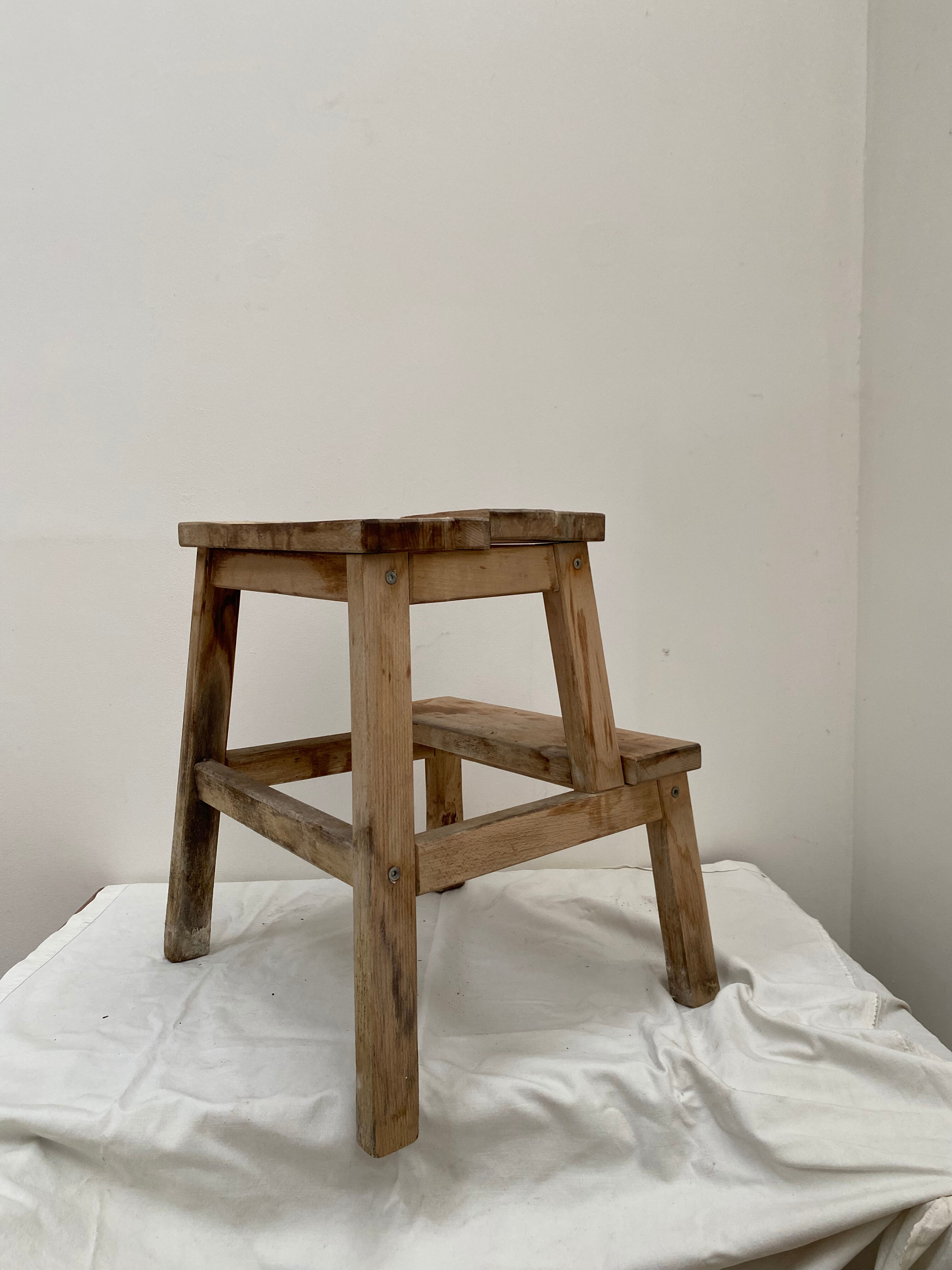 Wooden painter's stepladder