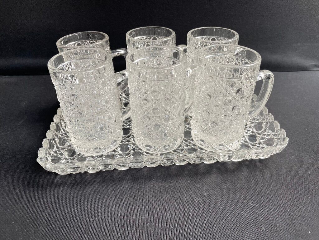 Tray and 6 mugs in blown and molded glass