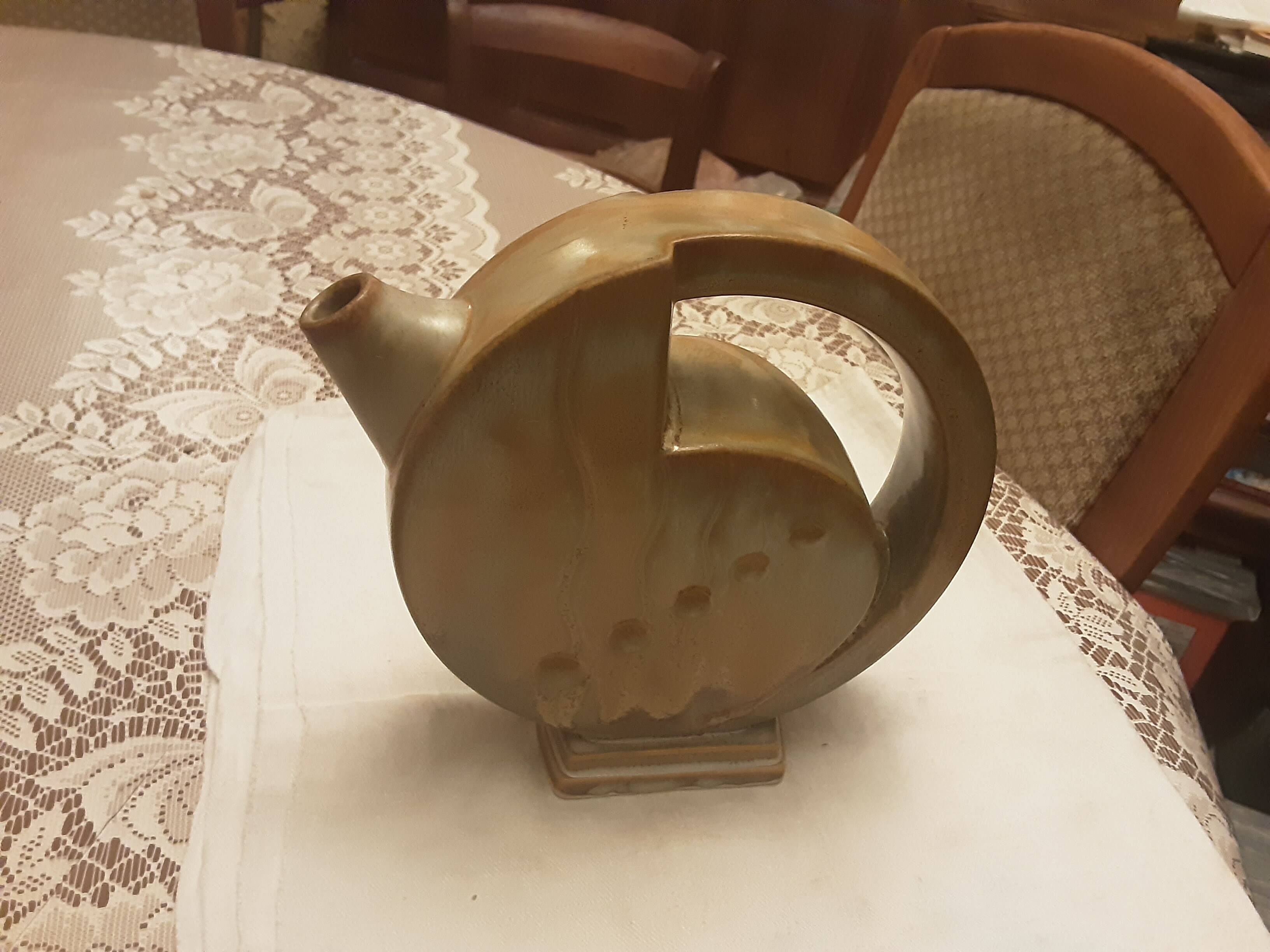 CERAMIC CIRCLE WATER POT