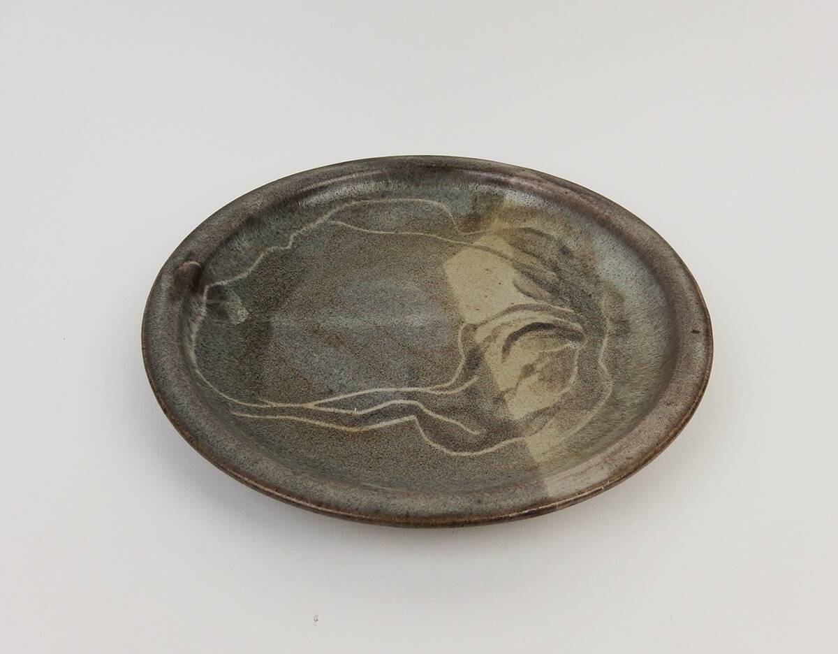 two small earthenware dishes by Heraud and the Pottery of Sancerre