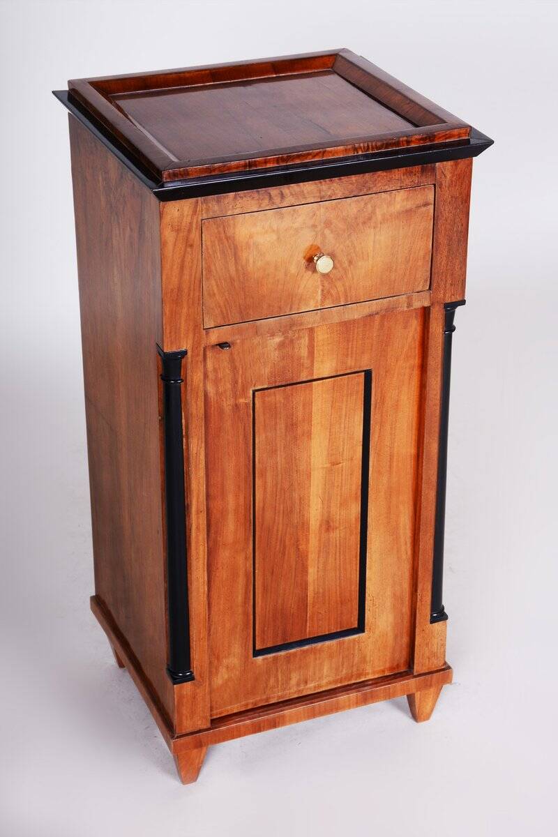 Biedermeier Side Table in Walnut, Germany, 1830s
