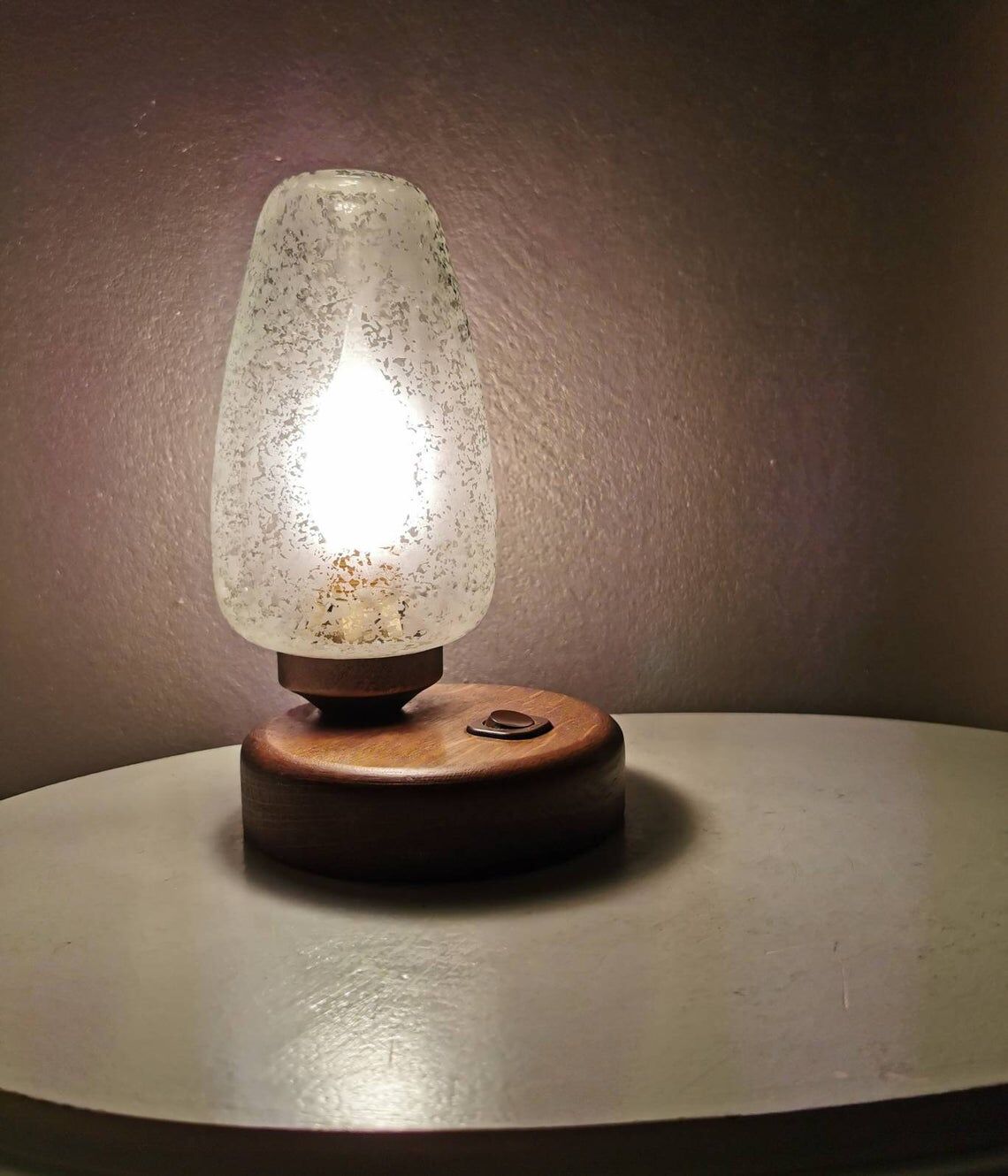 Wooden table lamp with 80s glass cap